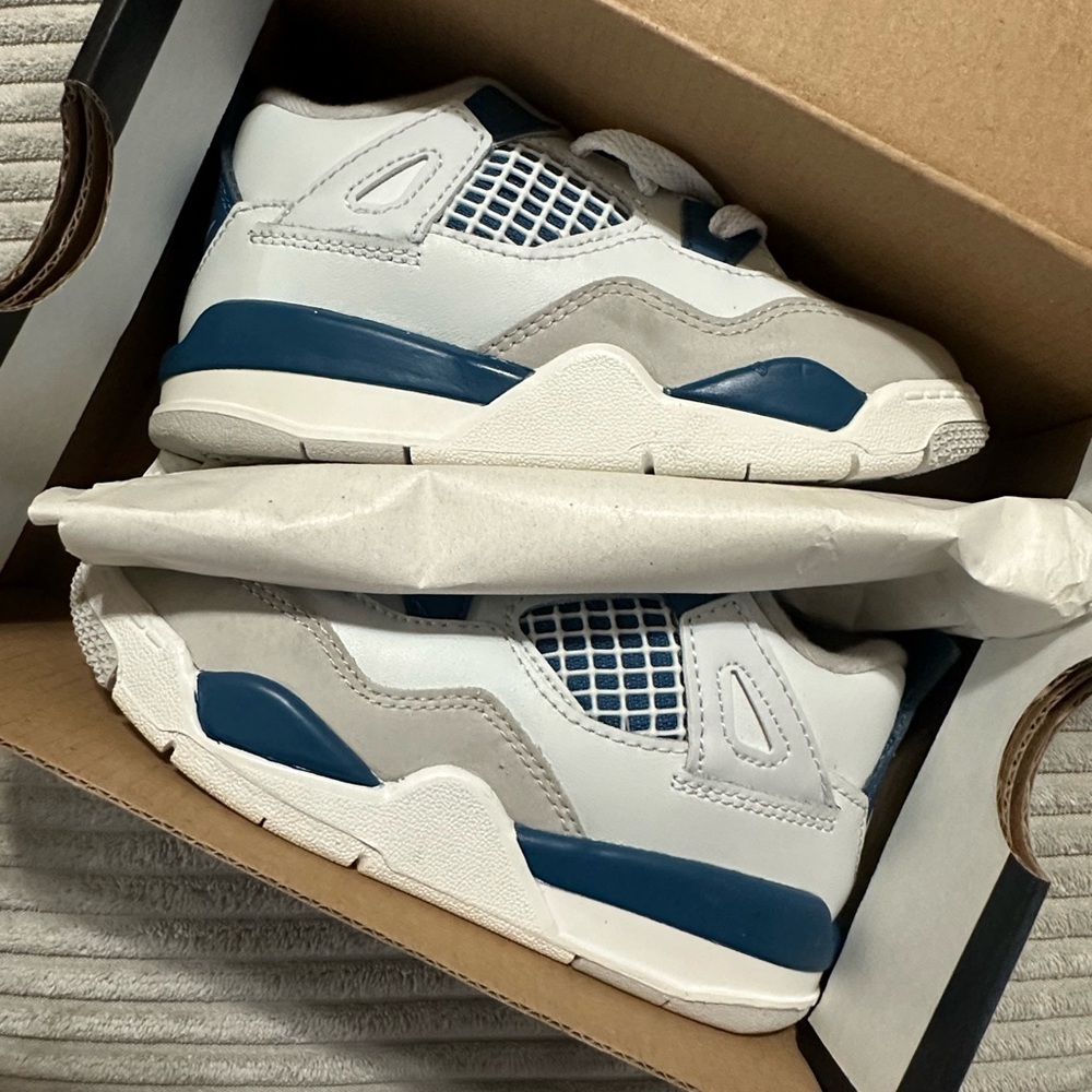Jordan 4’s